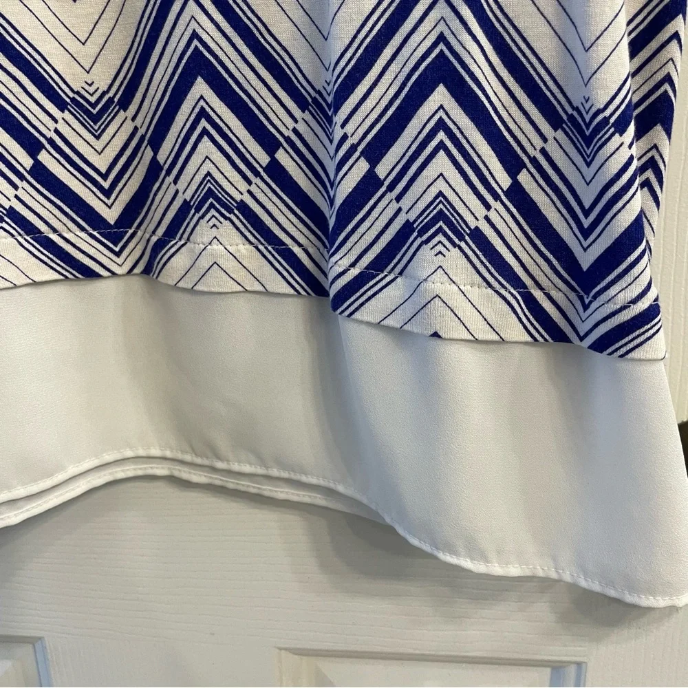 2/$10 Limited white & blue patterned mixed media short sleeve top Sz S - Picture 4 of 5